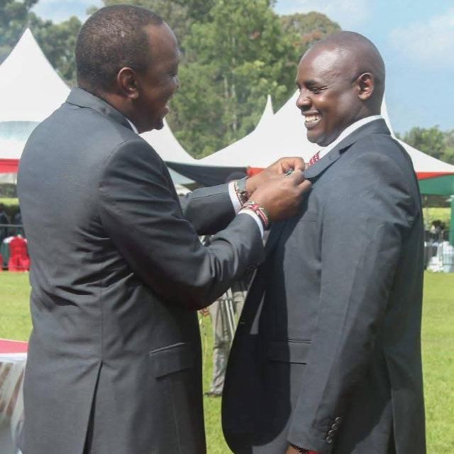 Dr. Komu Mutunga being awarded by President Uhuru Kenyatta Dr. Komu Mutunga being awarded by President Uhuru Kenyatta